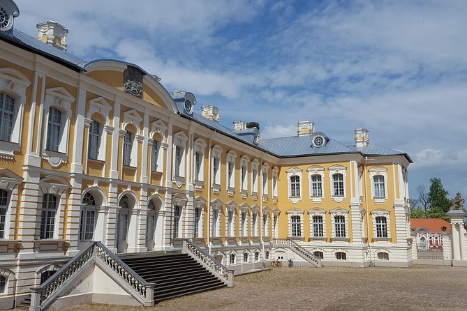 Vilnius to Riga Day Trip: The Hill of Crosses, Rundale Palace and Bauska Castle