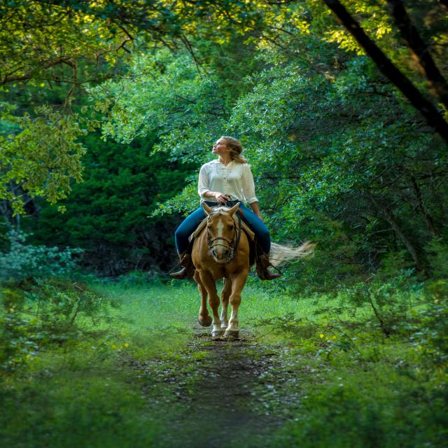 Waco: Horseback Riding Tour With Cowboy Guide