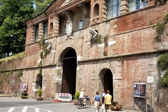 Walking Tour of Lucca and Its Walls - Meeting and Pickup