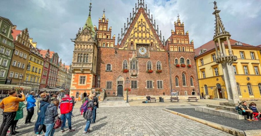 Wrocław: Old Town and Ostrów Tumski Walking Tour in English - Tour Overview and Details