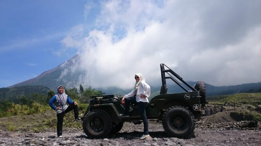 Yogyakarta: Merapi Sunrise Jeep Tour and Jomblang Cave Tour