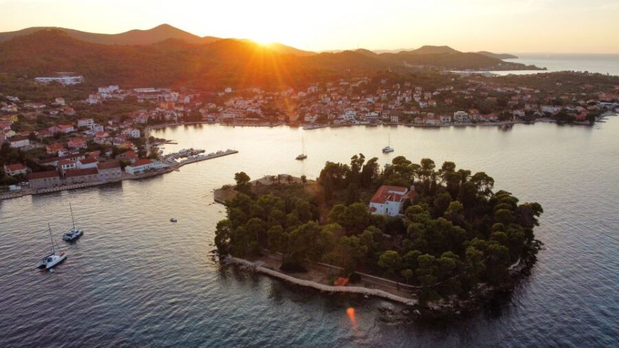 Zadar: Guided Tour to Ugljan, Osljak & Galevac by Speedboat