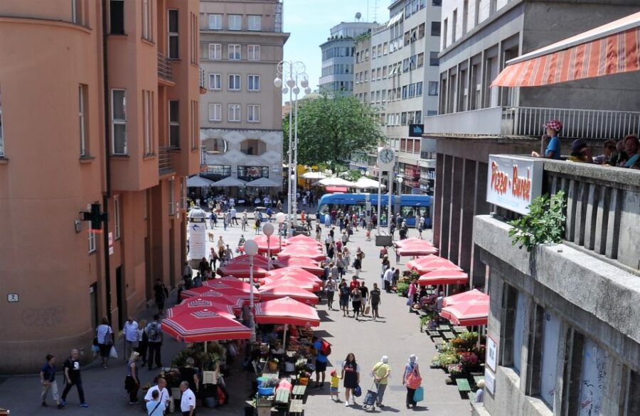 Zagreb: Private Highlights Walking Tour W/ Funicular Ticket