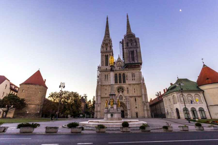 Zagreb: Private Walking Tour With Funicular Ride & Transfers