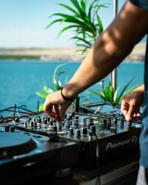 Zrće, Pag Island: Zrće Sunset Foam Party Boat – Festini