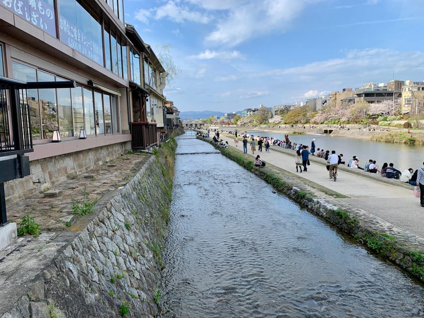 Kyoto: Gion District Walking With an Expert Local Tour Guide - Maruyama Park and Chion-in Temple