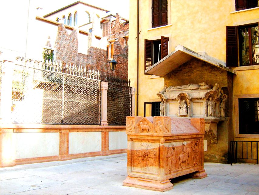 Verona: History and Hidden Gems Guided Walking Tour - Itinerary Highlights