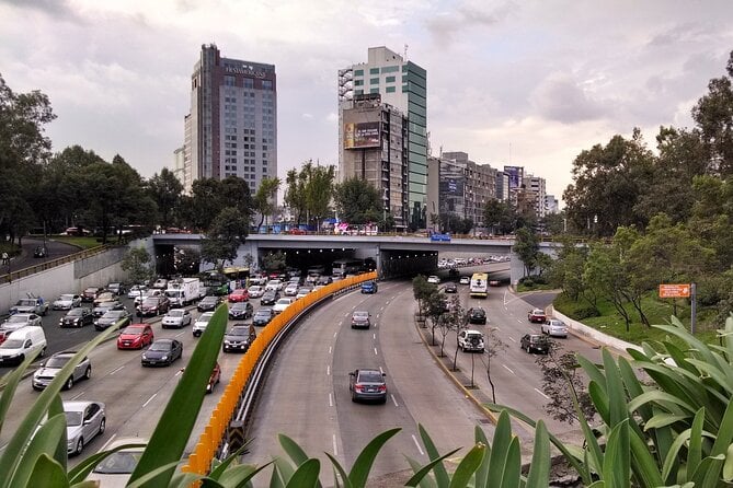 Private Contrasts of Mexico City Neighborhoods Tour - Accessibility and Participation