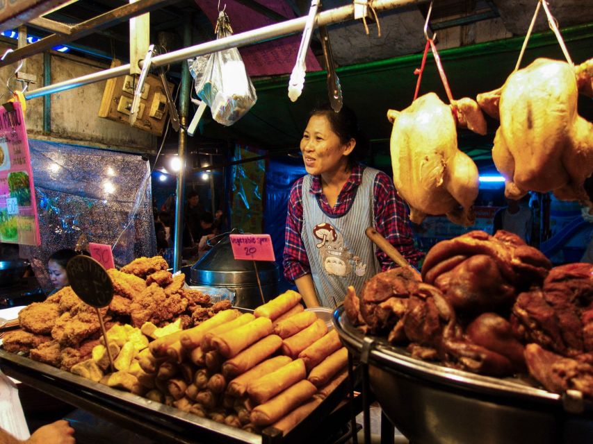 Chiang Mai: Tuk-Tuk Evening Tour With Temples & Street Foods - Temple Visits