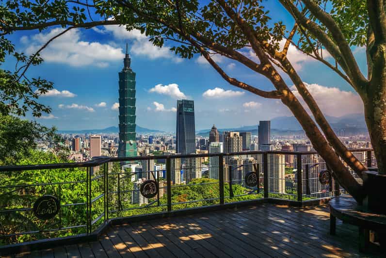 🚗 Private Car: 8-Hour Customized Taipei City Exploration! - Transportation & Accessibility