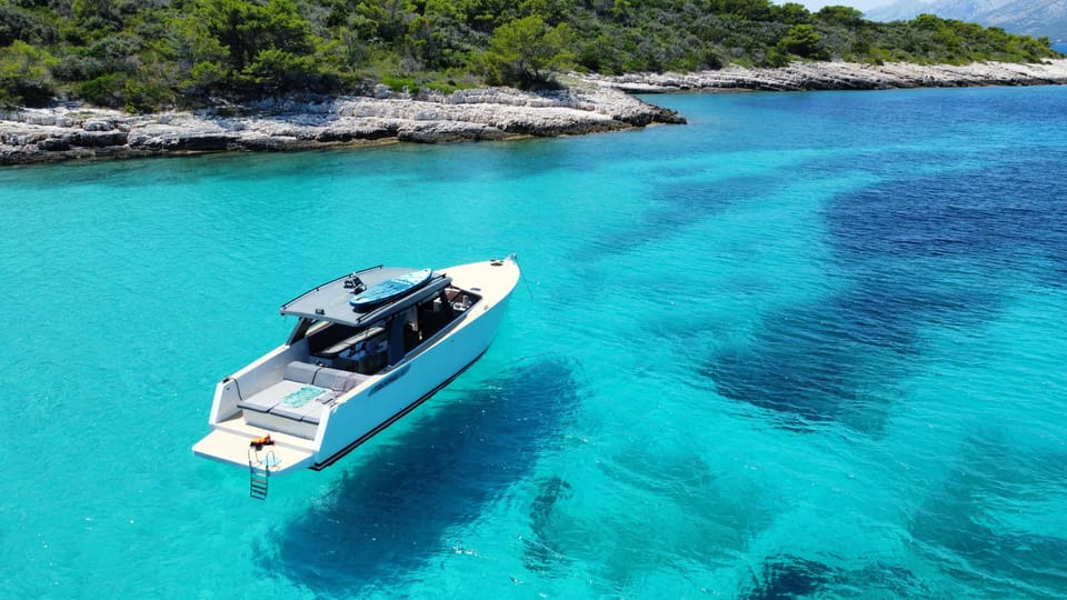 Hvar: Colnago 45 Speedboat Private Charter With Crew - Onboard Experience and Amenities