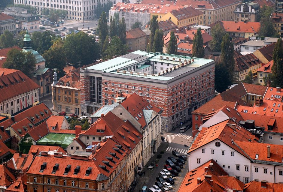 Ljubljana: Self-Guided Walking Tour - Exploring the City