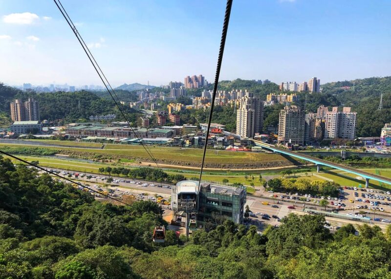 Sip & Savor: 🚠 Maokong Tea & Shenkeng Tofu Private Day Tour - Local Snacks and Shopping