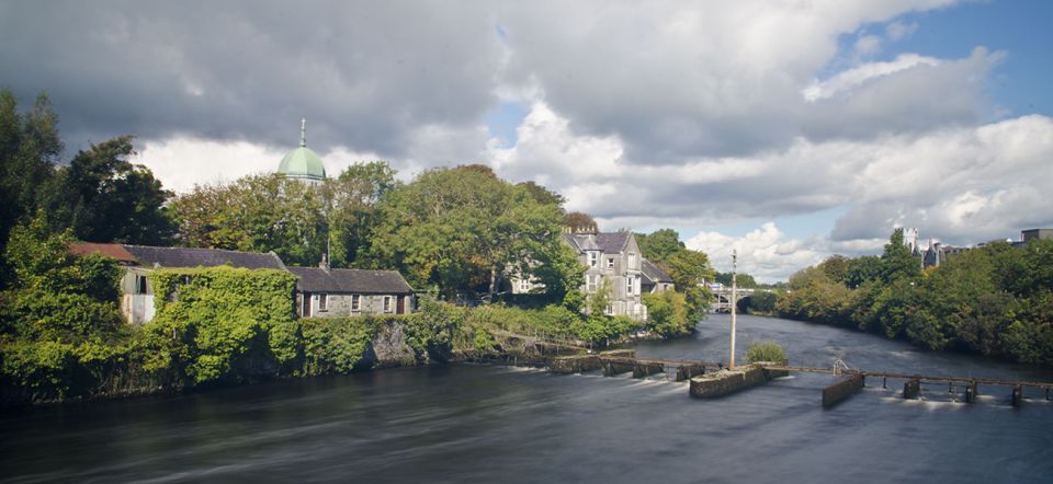 Galway City: Guided 1.5-Hour Walking Tour - Immerse in Local History