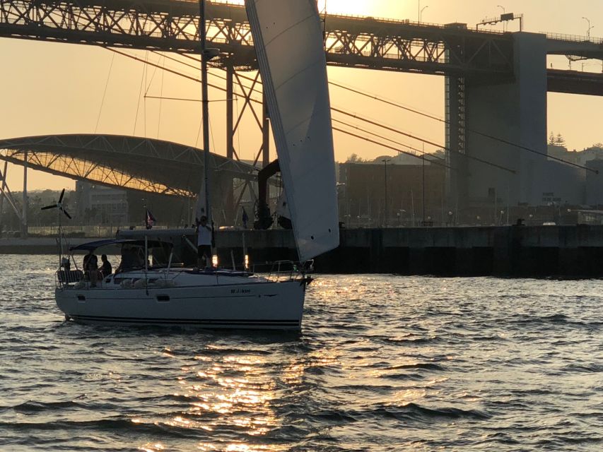 Lisbon: Private Sunset Sailing Tour With Champagne - Customer Feedback