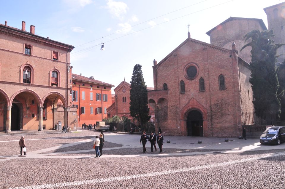 Bologna: Guided Architecture Walking Tour - Piazza Del Nettuno