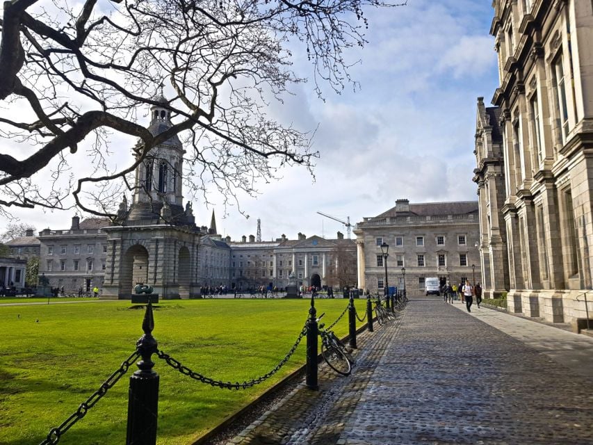 Dublin Highlights: A Historical and Cultural Walking Tour - Languages and Meeting Point