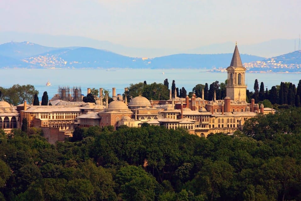 Istanbul: Old City Walk, Topkapi Palace & Bosphorus Cruise