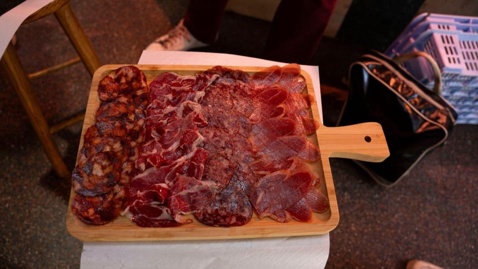 Barcelona: Old Markets With Tasting Tapas E-Bike Tour - La Boqueria