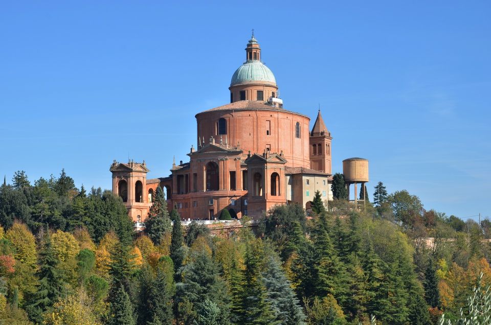 Bologna: Guided Architecture Walking Tour - Bolognas Two Towers