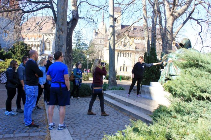 Budapest ❤️Winter Bike Tour With Coffee Stop❤️ - Traverse the City in Winter