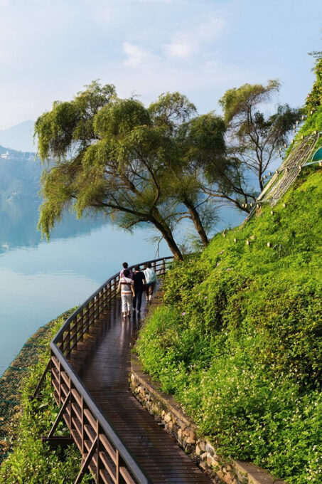 🛥️ Private 1 Day Sun Moon Lake Escape Tour From Taipei - Wenwu Temple and Cien Pagoda
