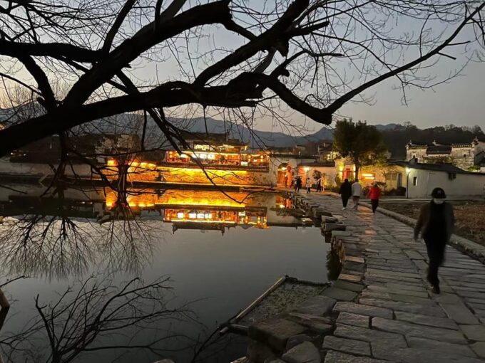 Huangshan：Ancient Huizhou Villages Xidi and Hongcun Day Trip - Discovering Hongcun Village