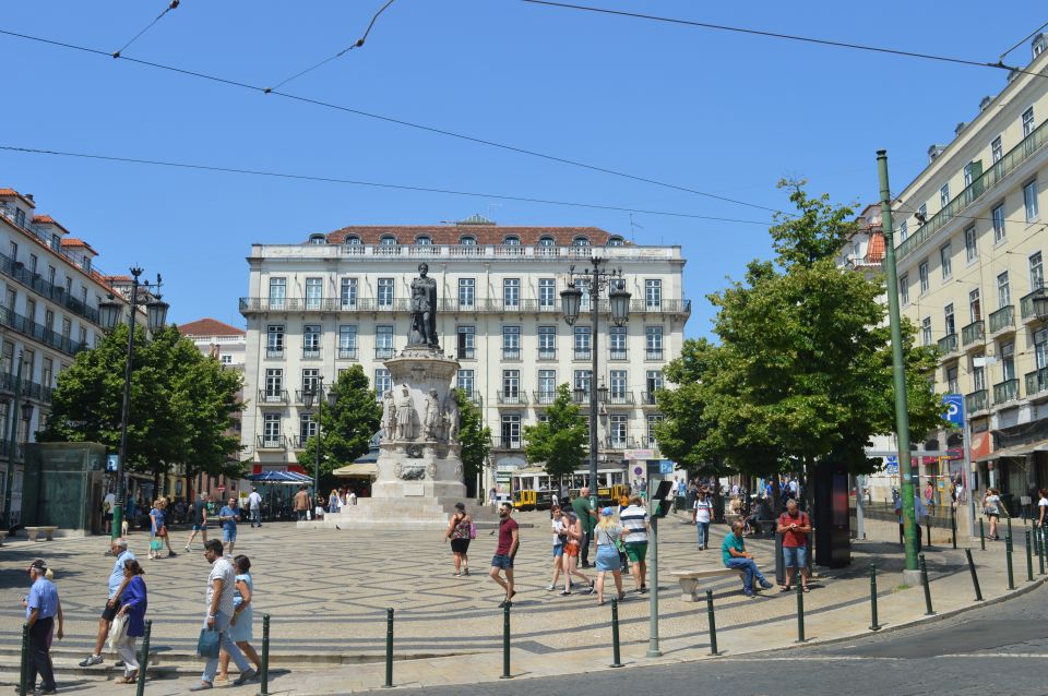 Lisbon: History, Culture, & Current Affairs Walking Tour - Important Information