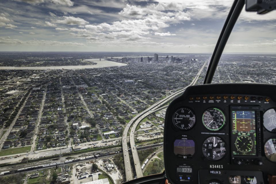 New Orleans: Daytime City Helicopter Tour - Pilot Expertise