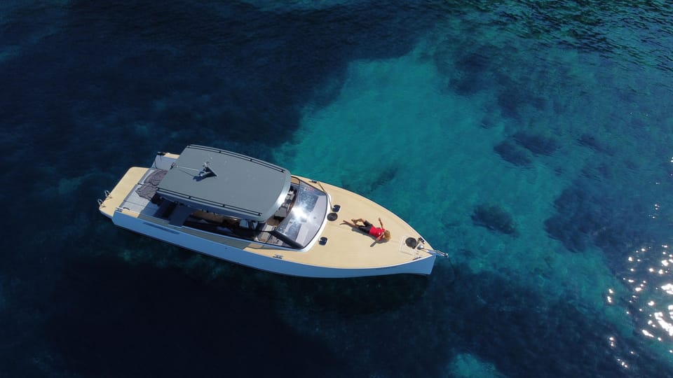 Hvar: Colnago 45 Speedboat Private Charter With Crew - Live Tour Guide