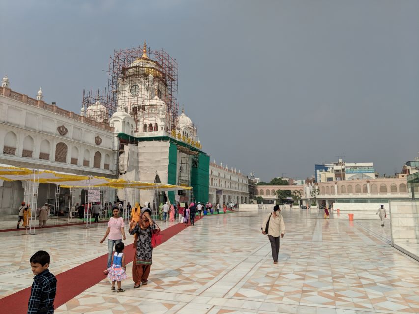 Amritsar: Golden Temple Jallianwala Bagh & Wagah Border Tour