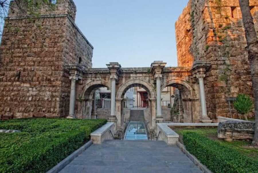 Antalya Center (Kundu, Muratpaşa, Konyaaltı) Private Transfer