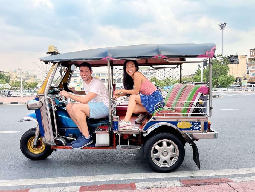 Bangkok: Tuk Tuk Tour by Night Free Dinner at Local Bar