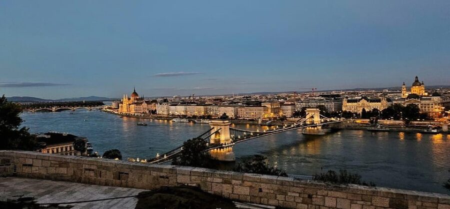 Budapest: Historic and Cultural Walking Tour