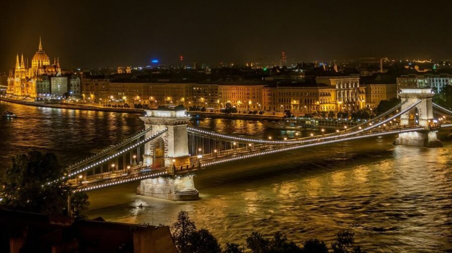 Budapest: Private Tour With a Local
