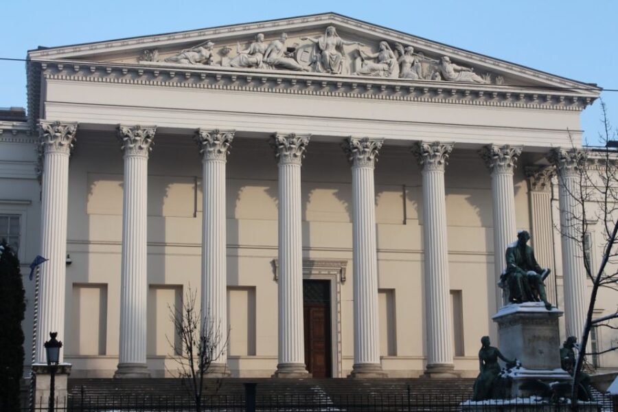 Budapest: Self-Guided Audio Walking Tour - Key Attractions