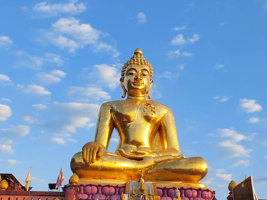 Chiang Rai: Temple Treasures & Popular Sightseeings (Buffet)