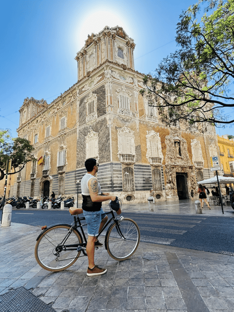 Discover Valencia by Bike: Tour of the Main Landmarks
