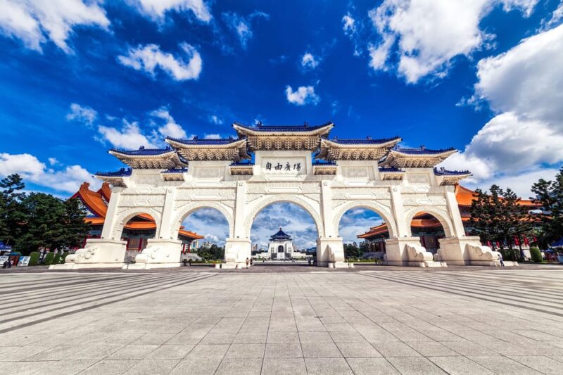 🚗 Private Car: 8-Hour Customized Taipei City Exploration! - Key Points