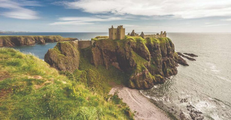 From Aberdeen: Dunnottar Castle and Cairngorms Day Trip