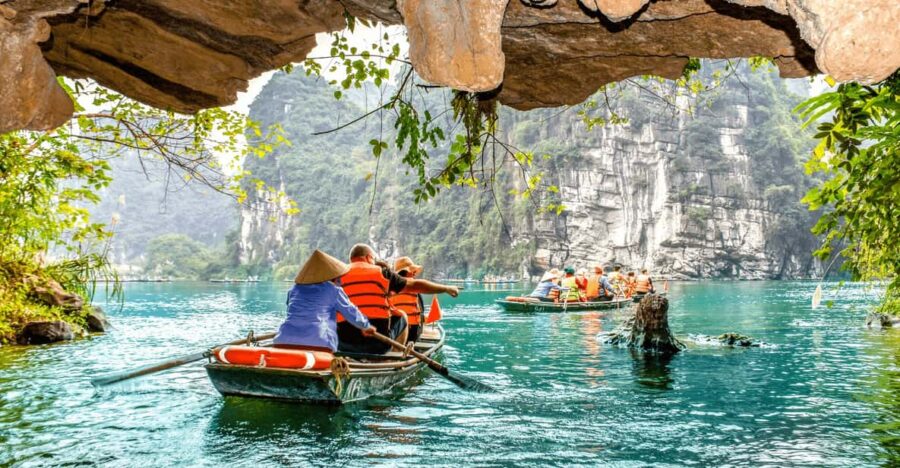 From Hanoi: 2-Day Tour Ninh Binh & Ha Long Bay Cruise