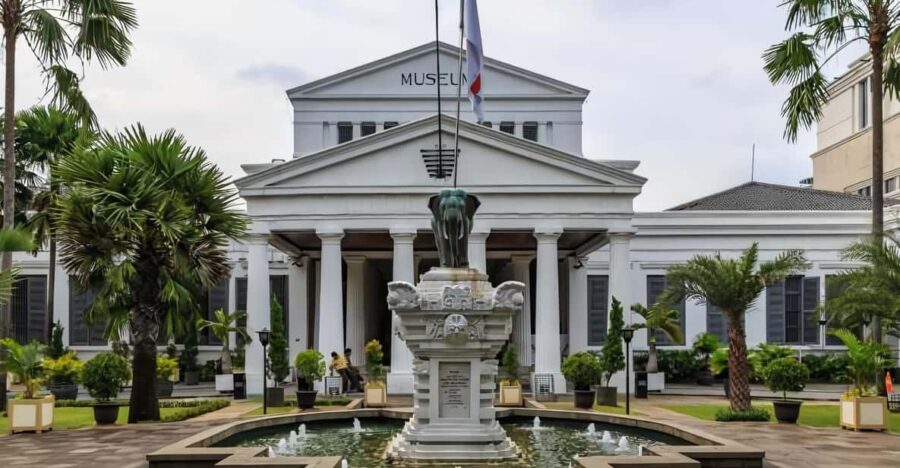 Jakarta City Tour Free Airport Pickup