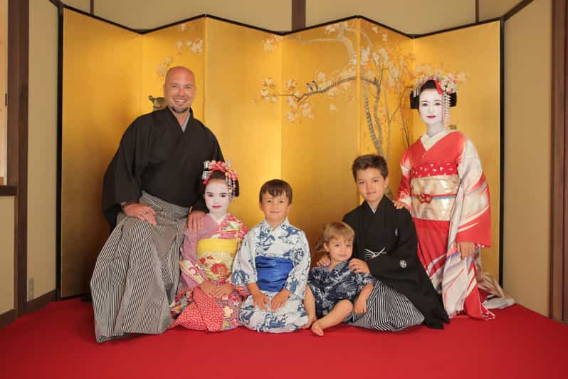 Kyoto Kiyomizudera Temple: Maiko and Samurai Family Photoshoot