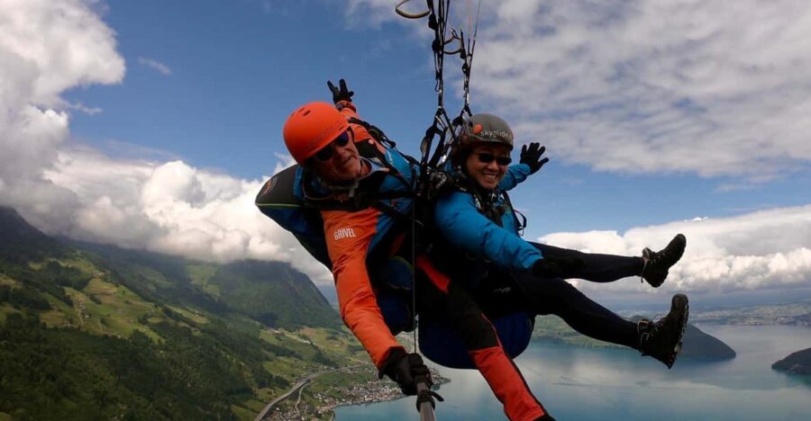 Lucerne: Unique Tandem Paragliding Flight Experience