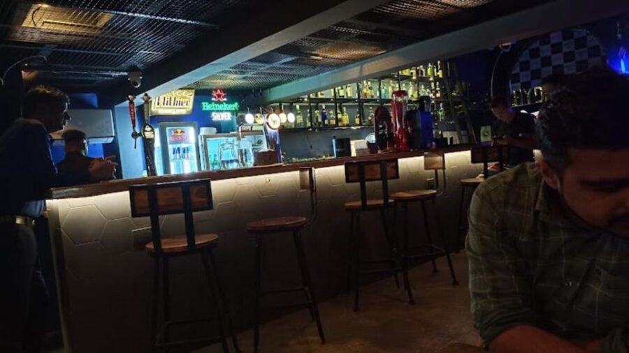 Mumbai Private Bar Crawl With City Night Tour - Experience Highlights