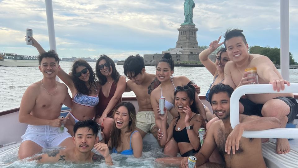 New York: NYC Hot Tub Boat Tour - Key Points