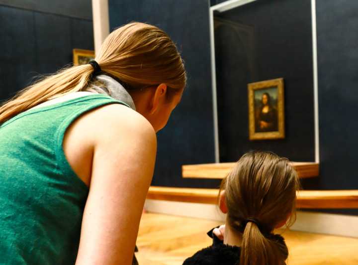 Paris: Louvre Museum & Mona Lisa Early Morning Private Tour