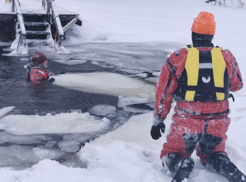 Pyhäntunturi: Ice Floating & Sauna Experience - Activity Overview
