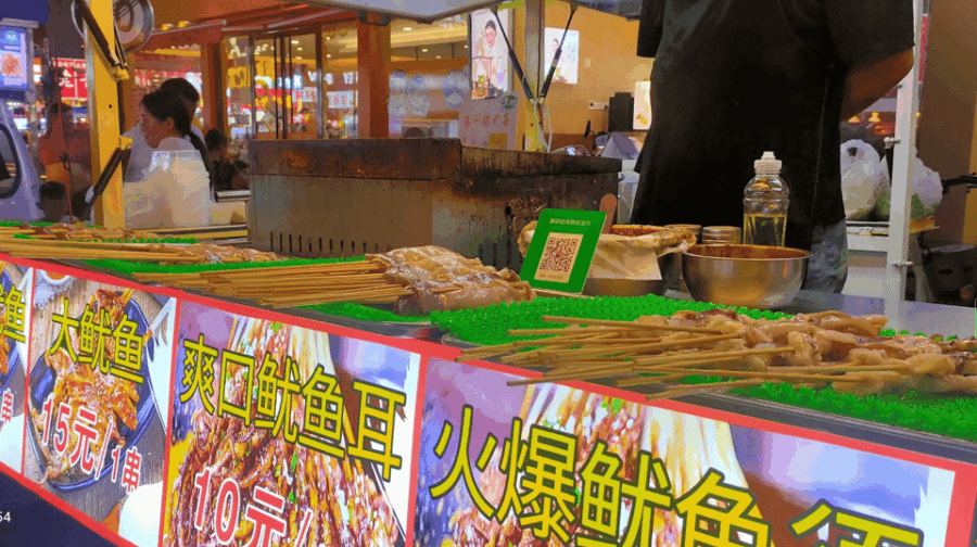 Qingdao Walking Night Tour With Seafood Hot Pot and Beer