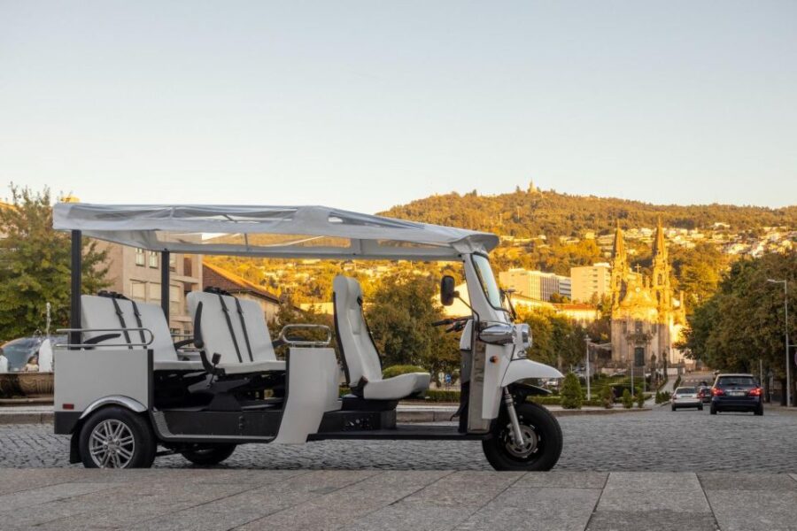 Sightseeing Tours by Electric Tuk-Tuk in Guimarães